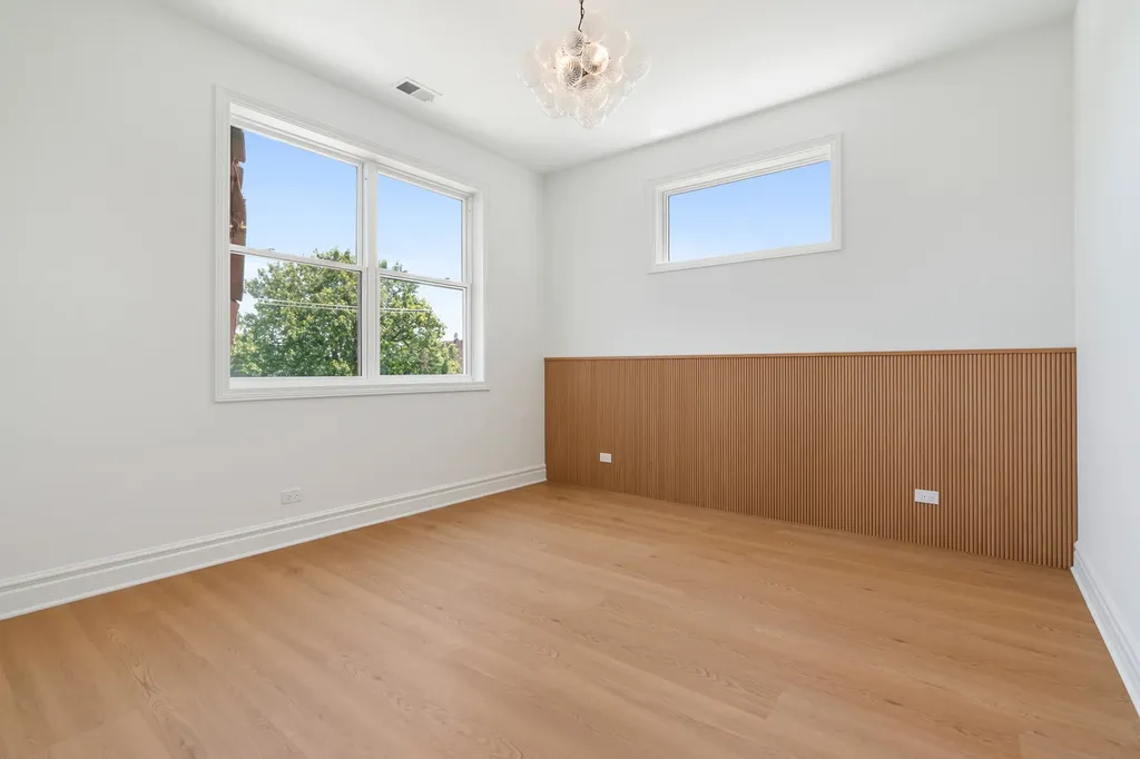 3329 North Whipple Street Chicago IL 60618
