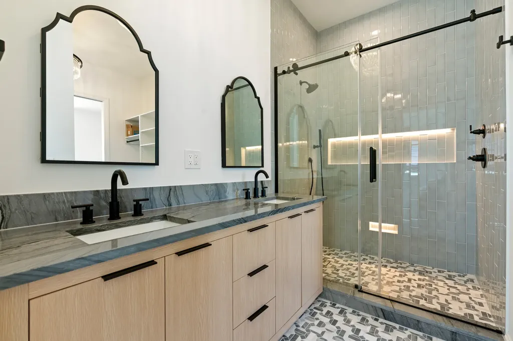 3329 North Whipple Street Chicago IL 60618