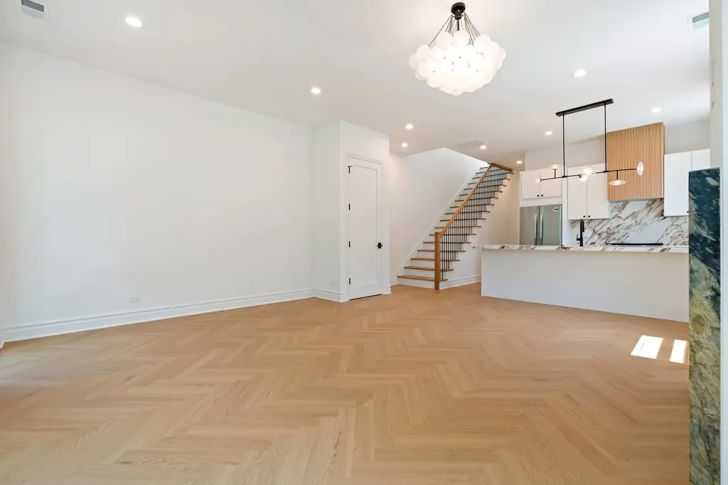 3329 North Whipple Street Chicago IL 60618