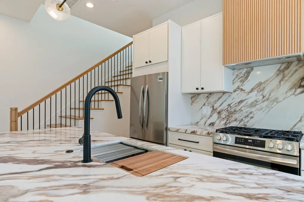 3329 North Whipple Street Chicago IL 60618