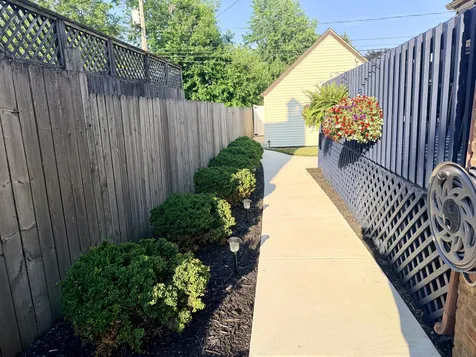 9439 South Saint Louis Avenue Evergreen Park IL 60805