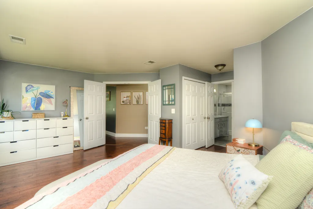 208 Winnsboro Court Schaumburg IL 60193