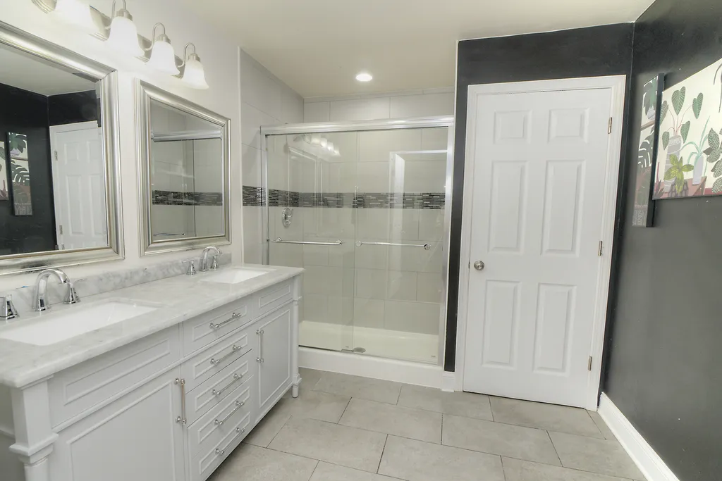 208 Winnsboro Court Schaumburg IL 60193