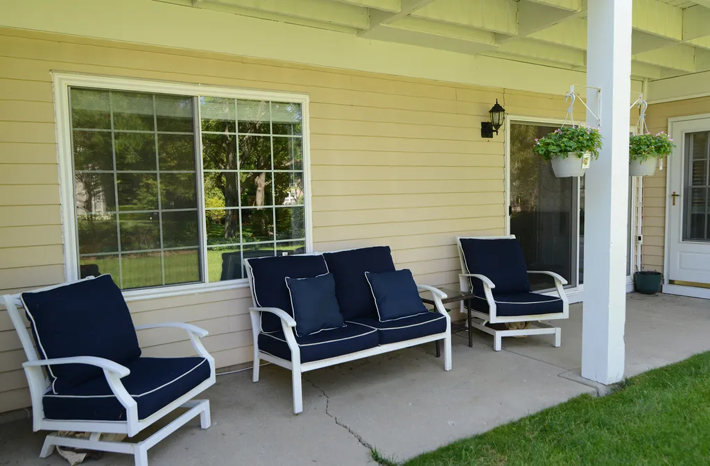 208 Winnsboro Court Schaumburg IL 60193