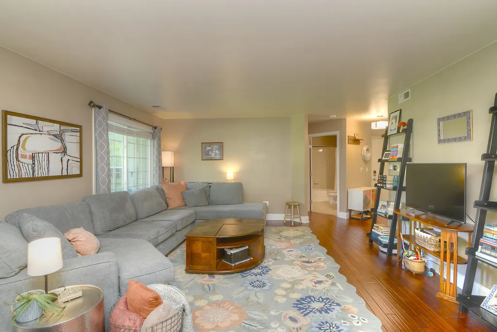 208 Winnsboro Court Schaumburg IL 60193