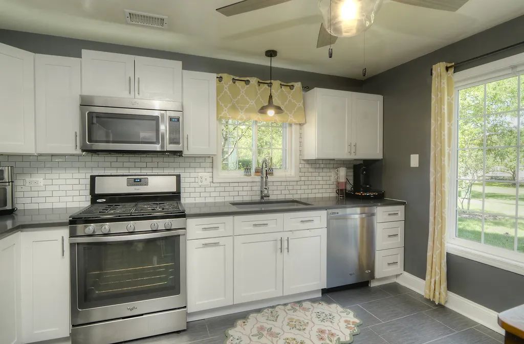 208 Winnsboro Court Schaumburg IL 60193