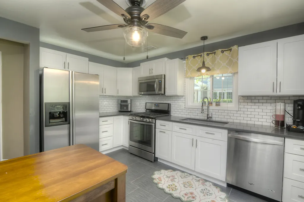 208 Winnsboro Court Schaumburg IL 60193