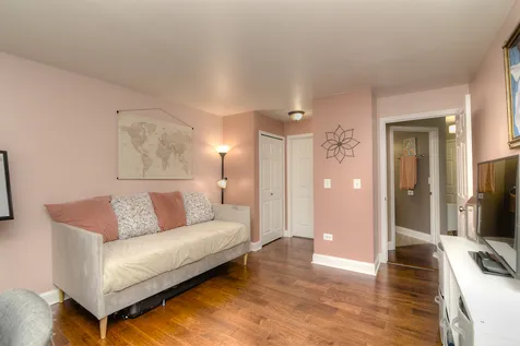 208 Winnsboro Court Schaumburg IL 60193