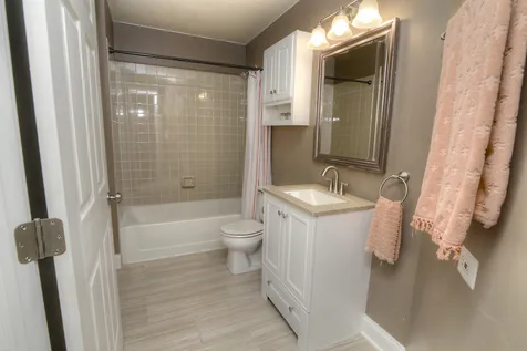 208 Winnsboro Court Schaumburg IL 60193