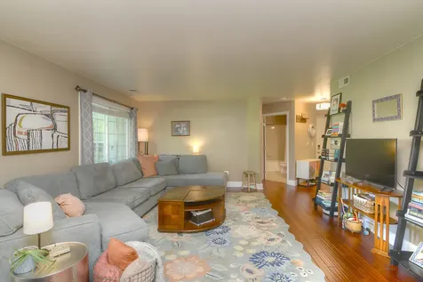 208 Winnsboro Court Schaumburg IL 60193
