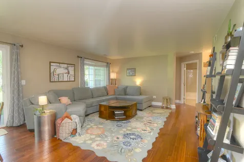 208 Winnsboro Court Schaumburg IL 60193