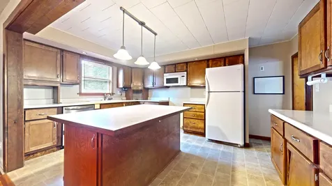 113 South Thompson Street Melvin IL 60952