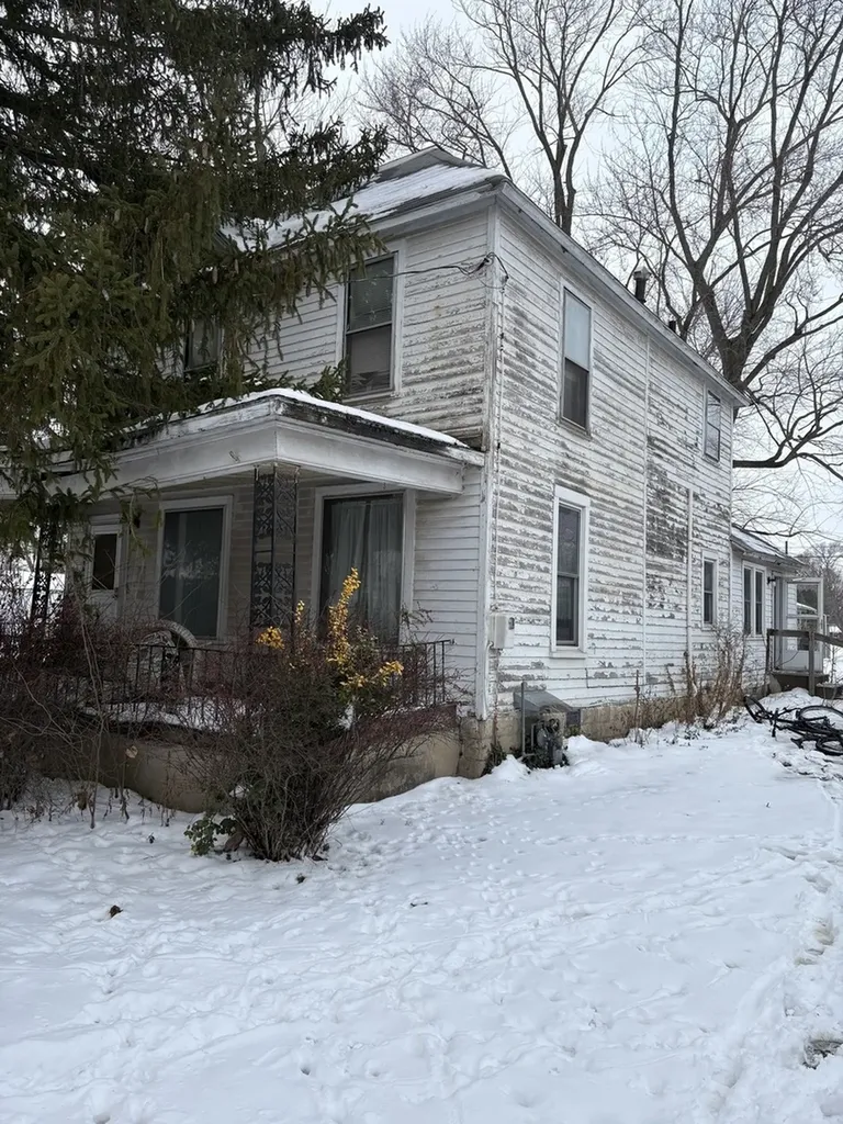 422 East Ash Street Watseka IL 60970