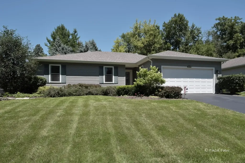 328 Panama Avenue Hampshire IL 60140