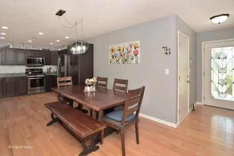 328 Panama Avenue Hampshire IL 60140