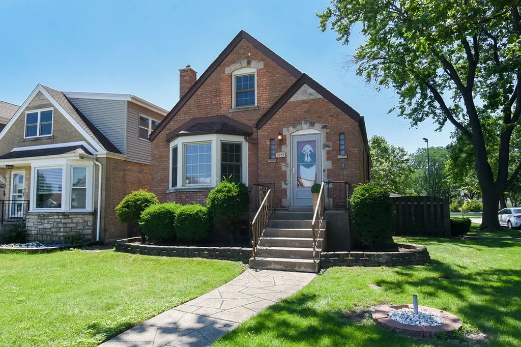 7257 West Fitch Avenue Chicago IL 60631