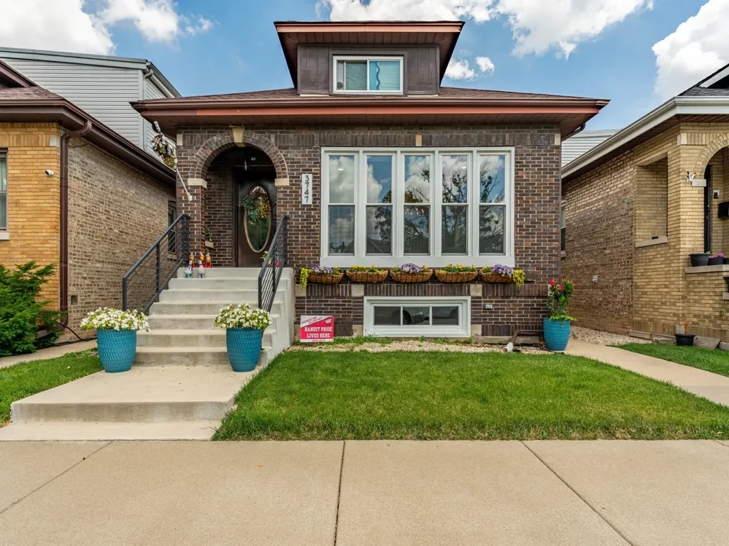 3747 North Oleander Avenue Chicago IL 60634