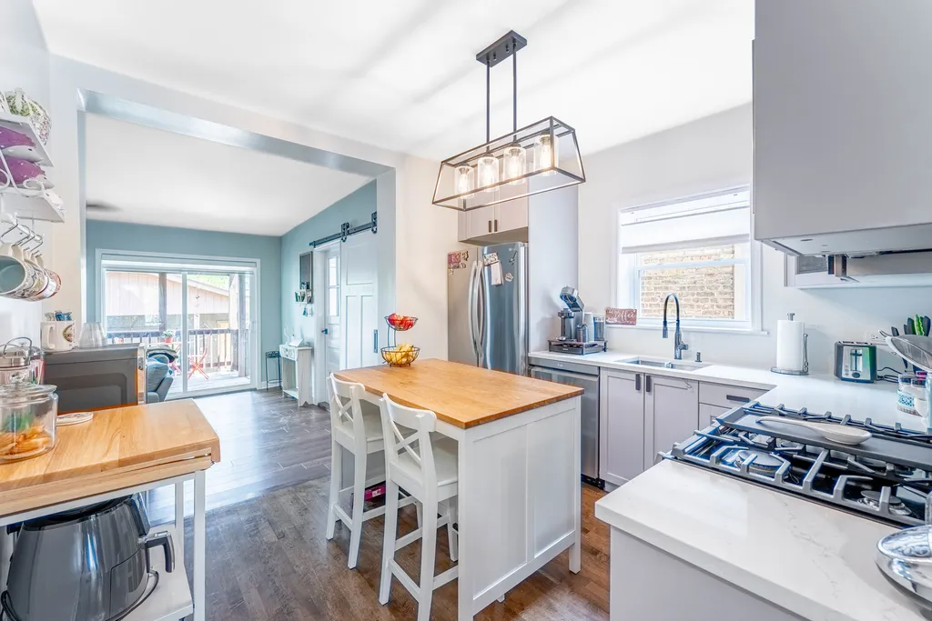 3747 North Oleander Avenue Chicago IL 60634