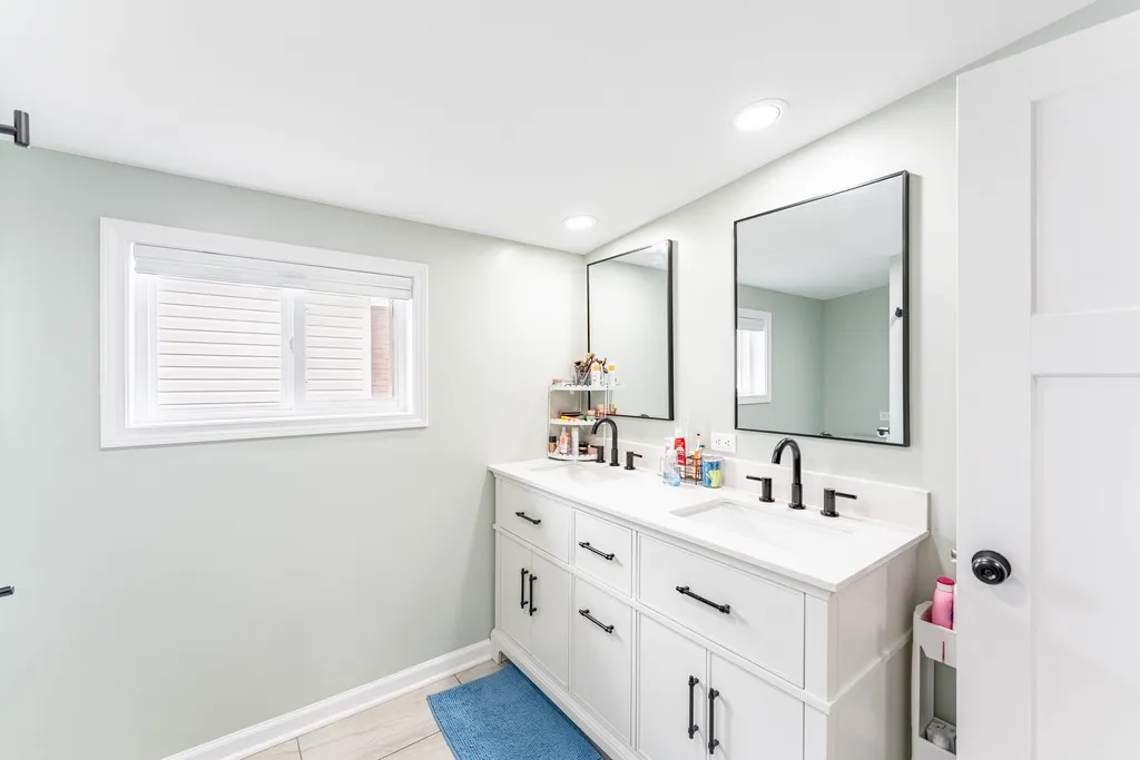 3747 North Oleander Avenue Chicago IL 60634
