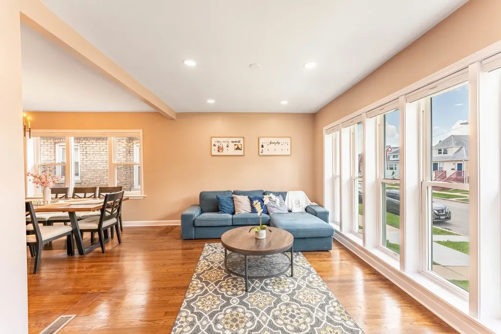 3747 North Oleander Avenue Chicago IL 60634
