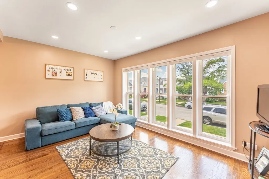 3747 North Oleander Avenue Chicago IL 60634