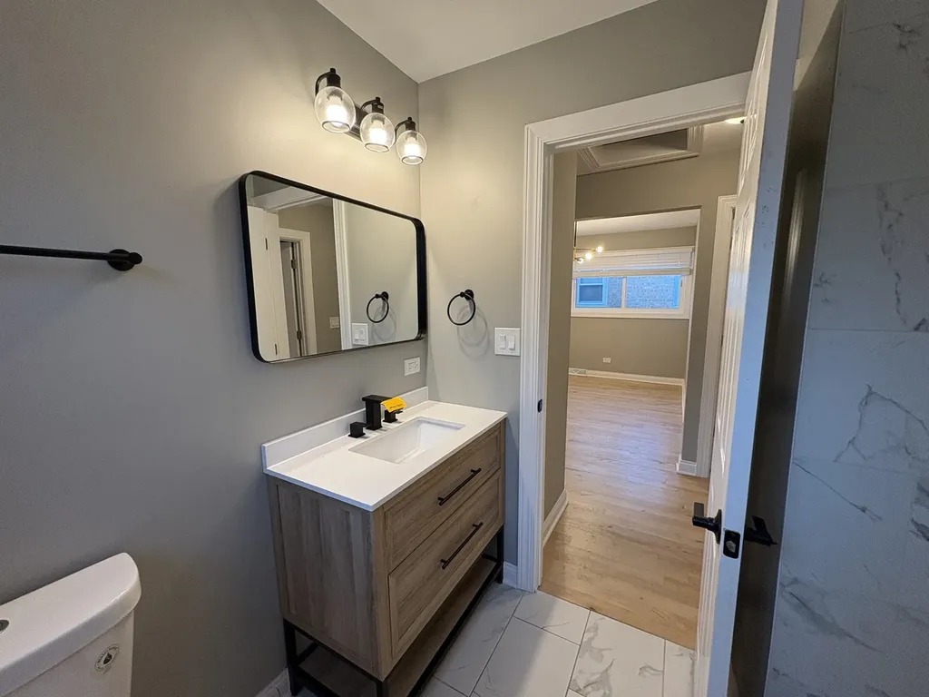 2909 West Howard Street Chicago IL 60645