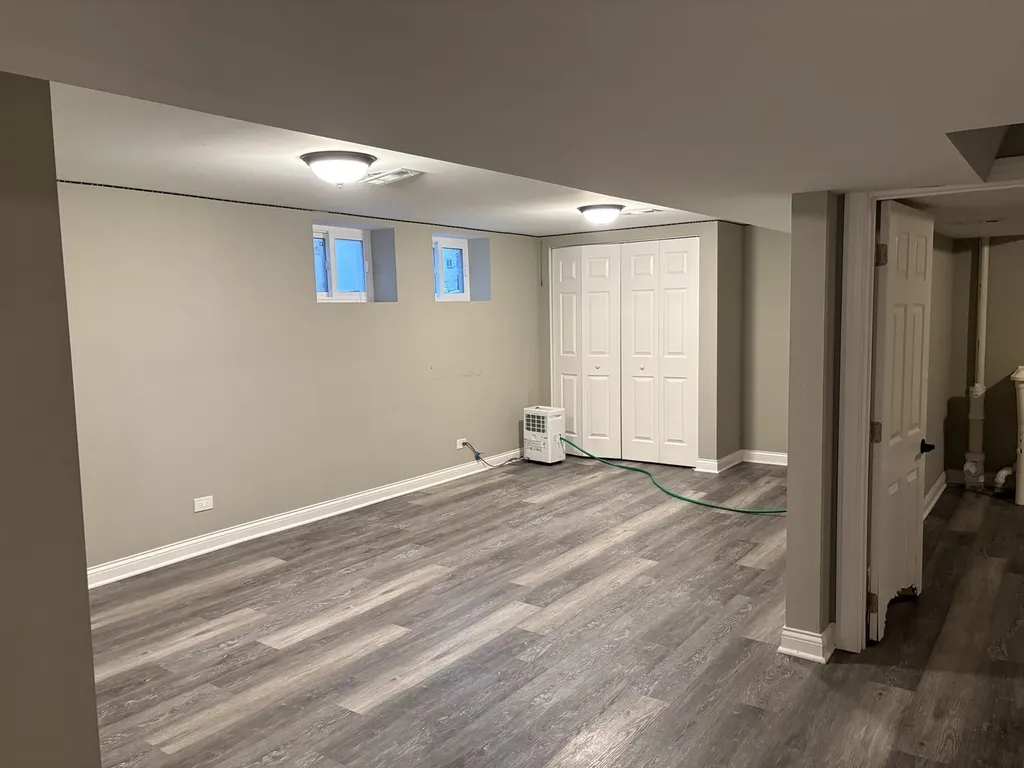 2909 West Howard Street Chicago IL 60645
