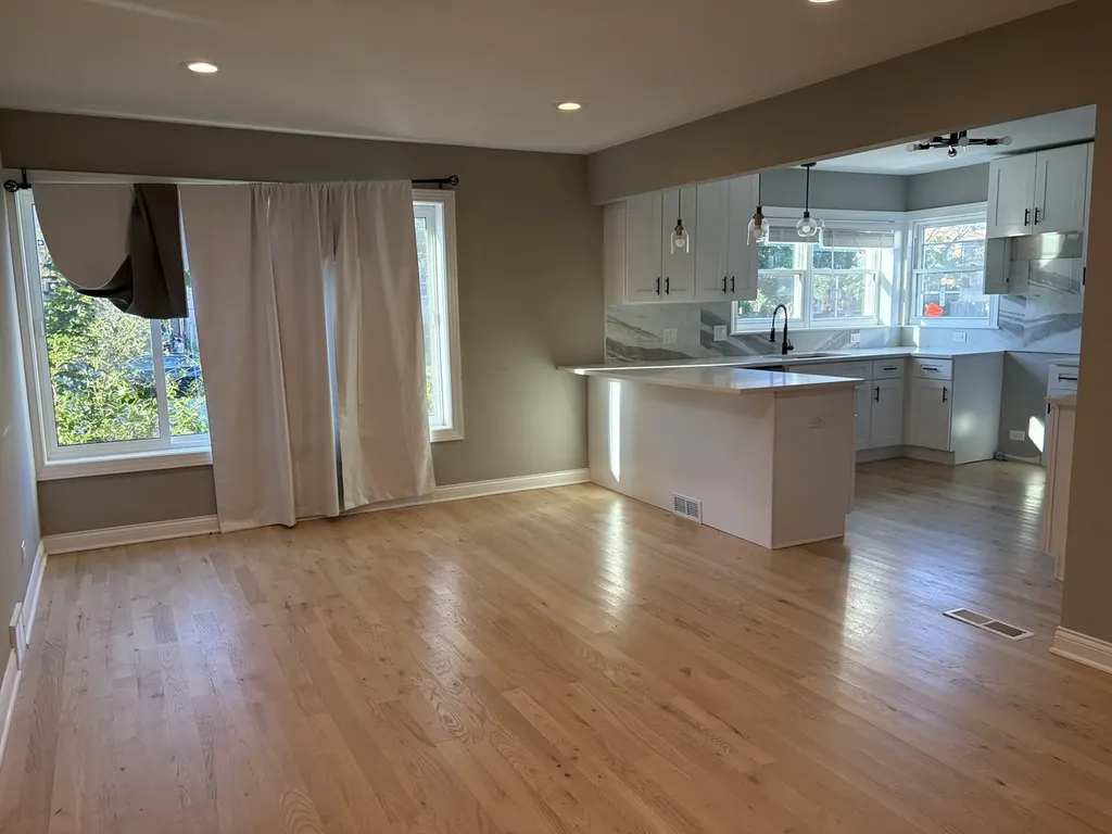 2909 West Howard Street Chicago IL 60645
