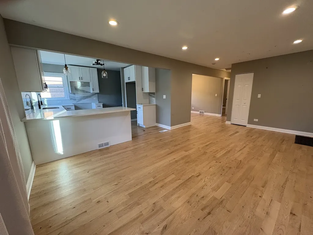 2909 West Howard Street Chicago IL 60645