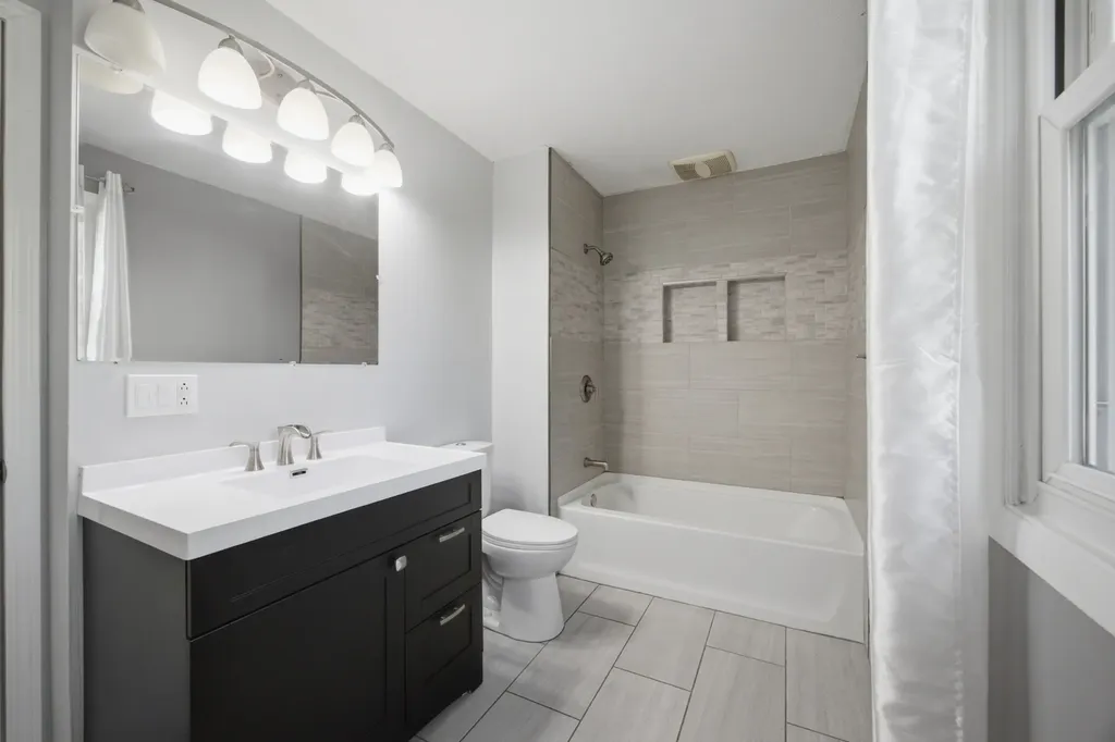 513 Dubois Circle Bolingbrook IL 60440