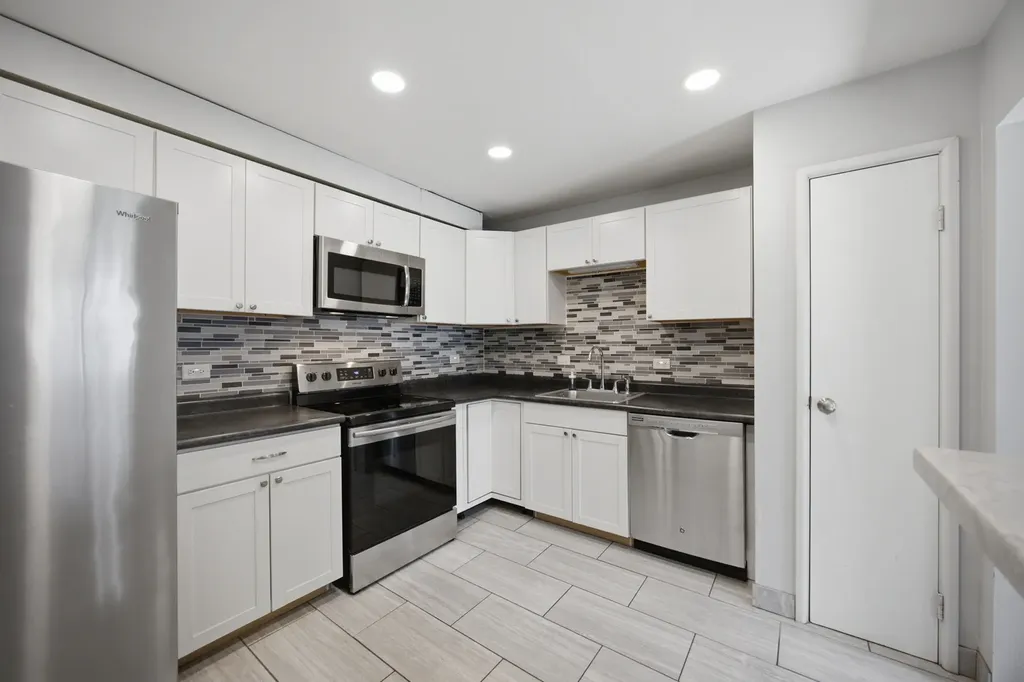 513 Dubois Circle Bolingbrook IL 60440