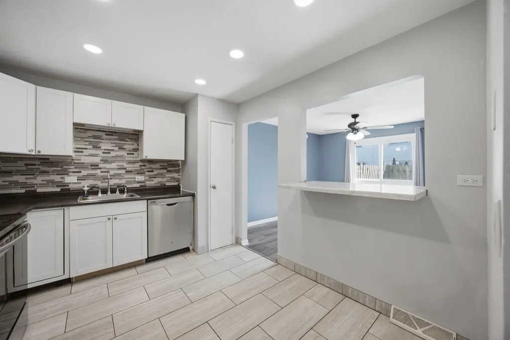 513 Dubois Circle Bolingbrook IL 60440