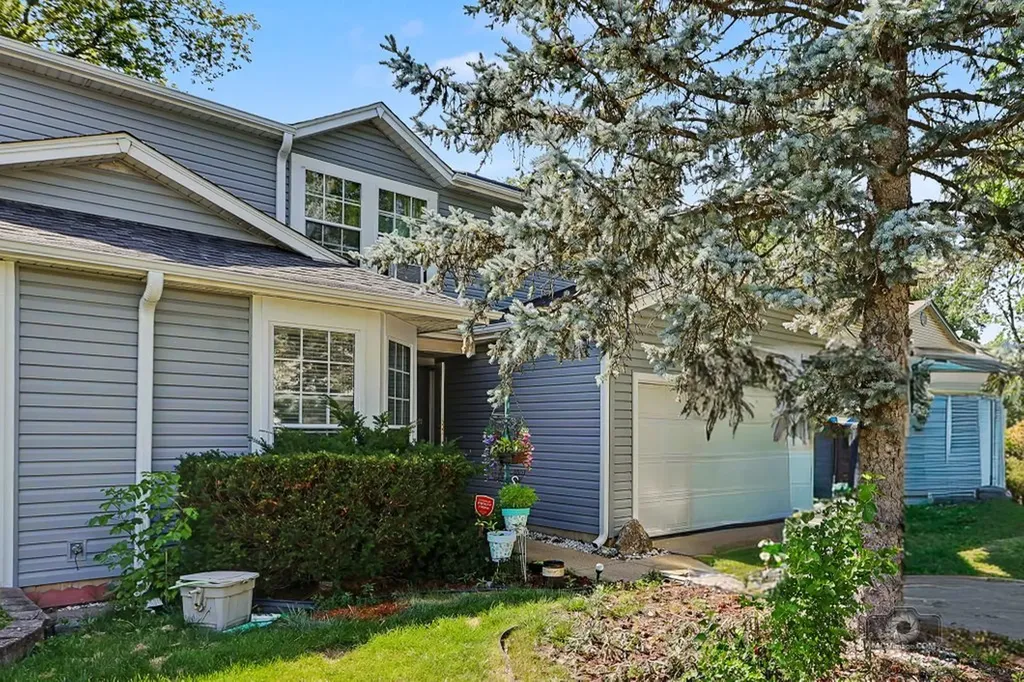 4 Berkshire Court Streamwood IL 60107