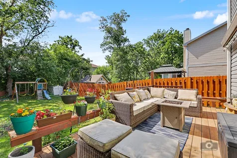 4 Berkshire Court Streamwood IL 60107