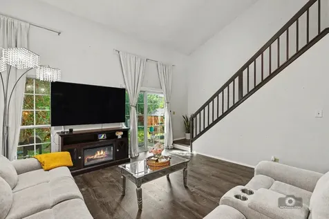 4 Berkshire Court Streamwood IL 60107