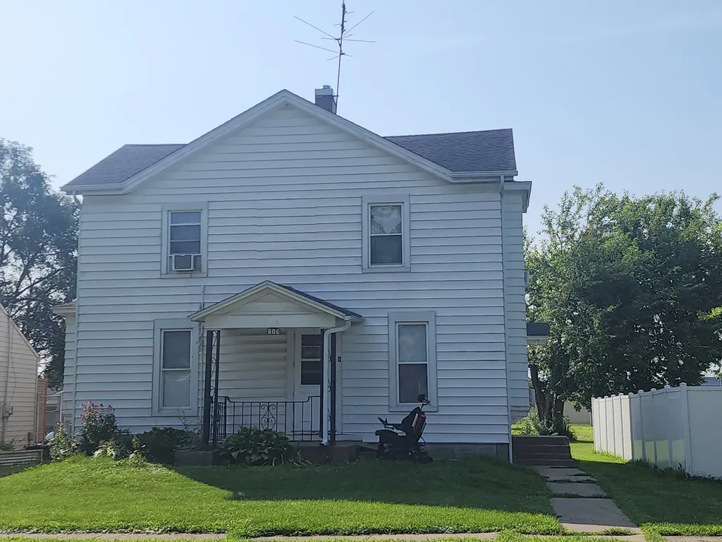 806 North Hamilton Street Lincoln IL 62656