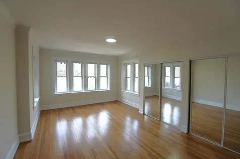 6307 North Mozart Street Chicago IL 60659