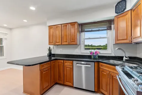 11 Birchwood Avenue Deerfield IL 60015