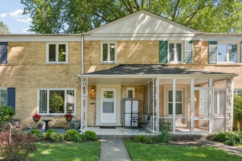 1923 Grant Street Evanston IL 60201
