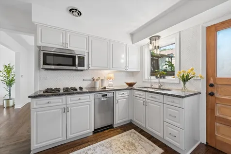 1923 Grant Street Evanston IL 60201