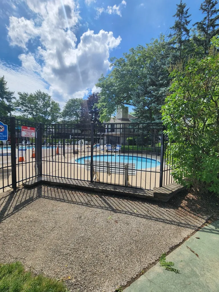 220 Hawthorne Court Schaumburg IL 60193