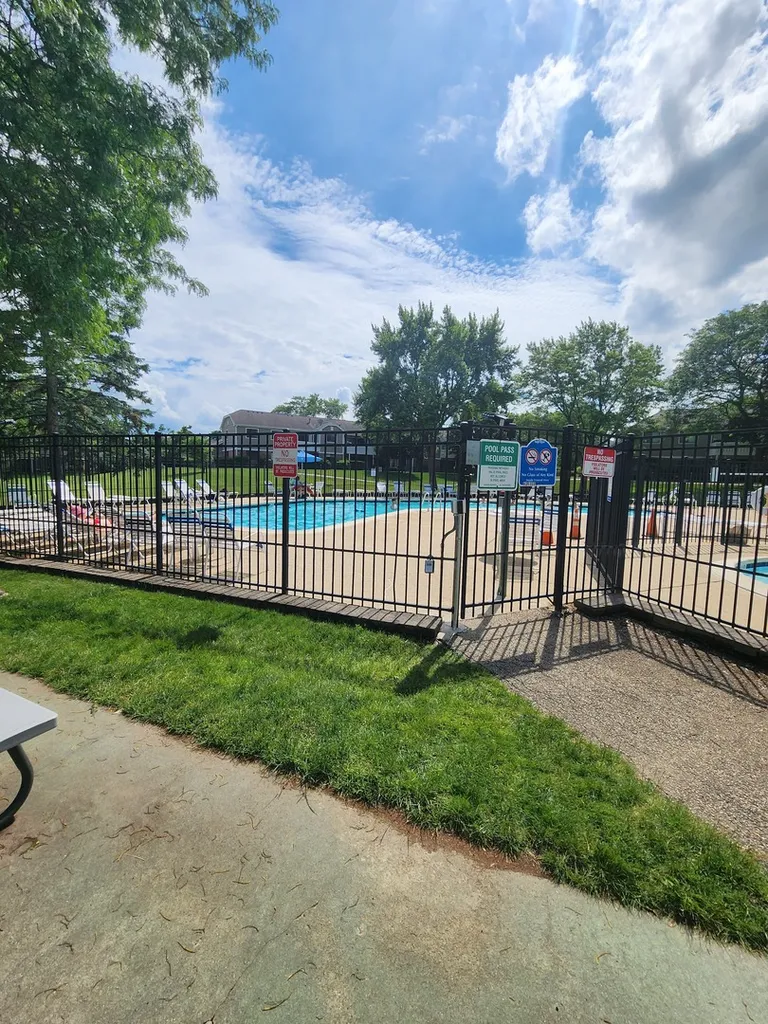 220 Hawthorne Court Schaumburg IL 60193