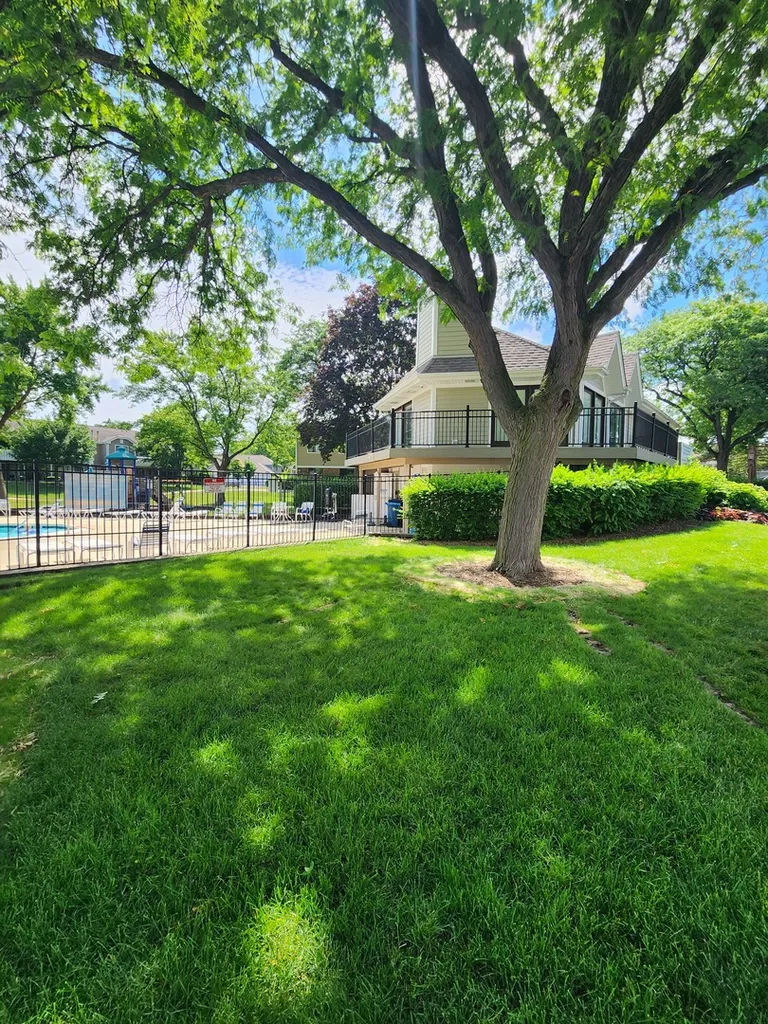 220 Hawthorne Court Schaumburg IL 60193