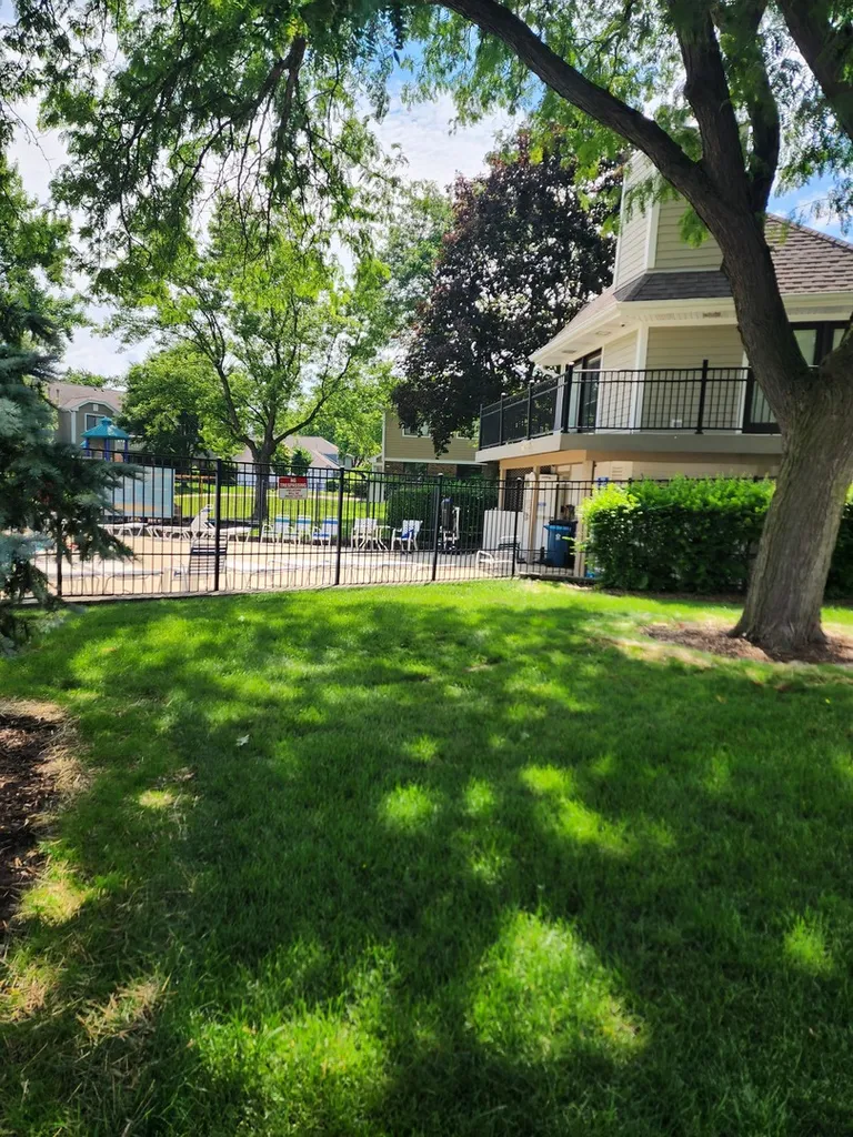220 Hawthorne Court Schaumburg IL 60193
