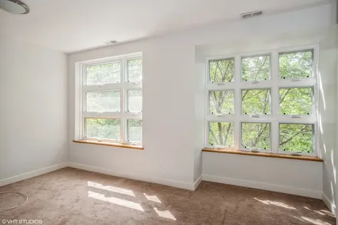 7211 North Oakley Avenue Chicago IL 60645