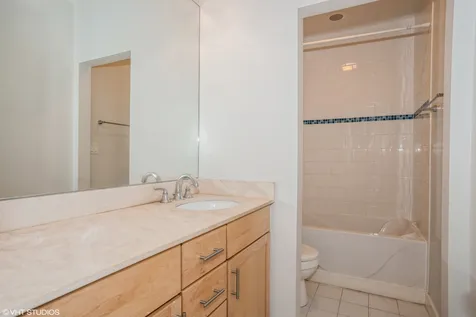 7211 North Oakley Avenue Chicago IL 60645