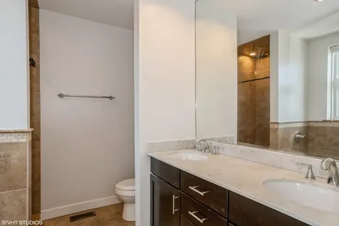 7211 North Oakley Avenue Chicago IL 60645
