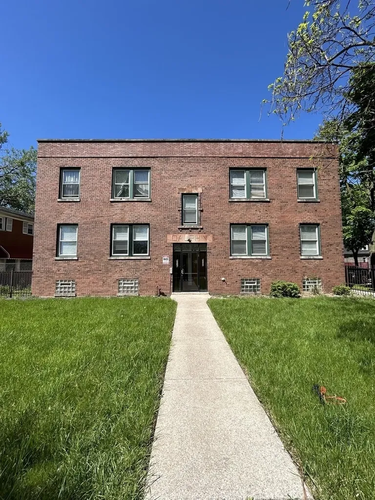 9036 South Dauphin Avenue Chicago IL 60619