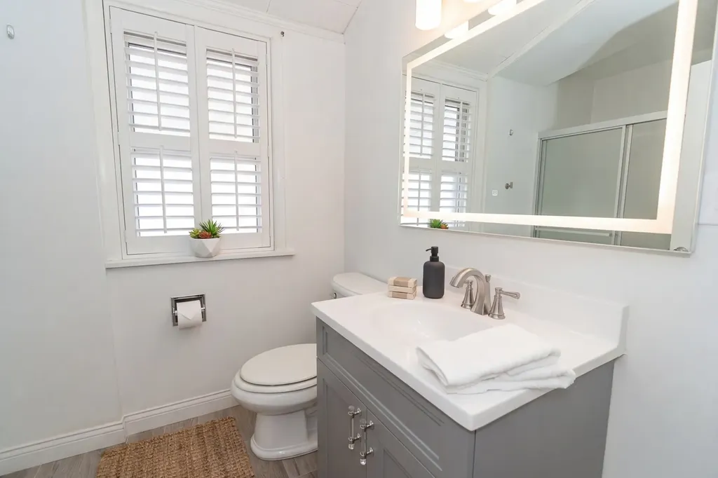3910 West 83rd Street Chicago IL 60652