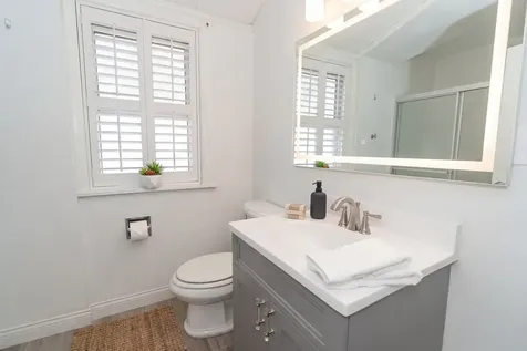 3910 West 83rd Street Chicago IL 60652